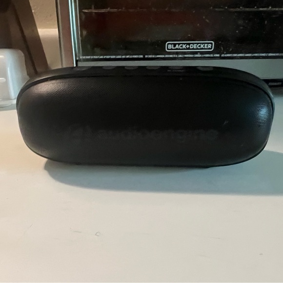 An almost brand new Audioengine blue tooth speaker in perfect condition. - Picture 3 of 3